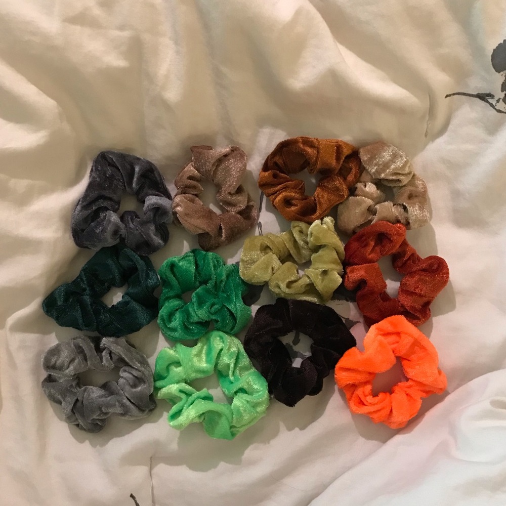 12 CT Velvet Scrunchies